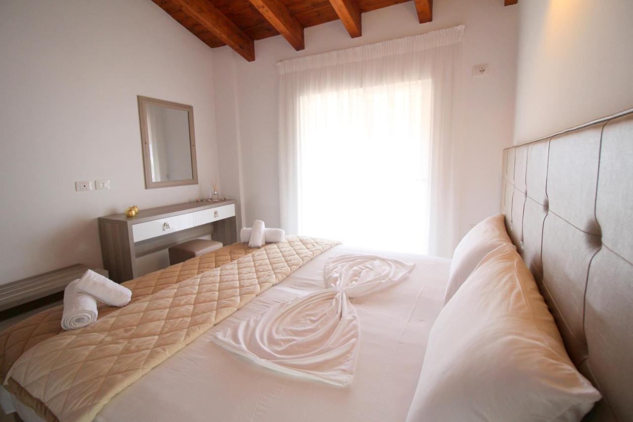 Atlantis Apartments Sarandë Buitenkant foto