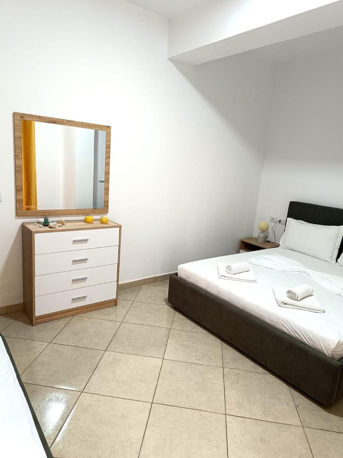 Atlantis Apartments Sarandë Buitenkant foto